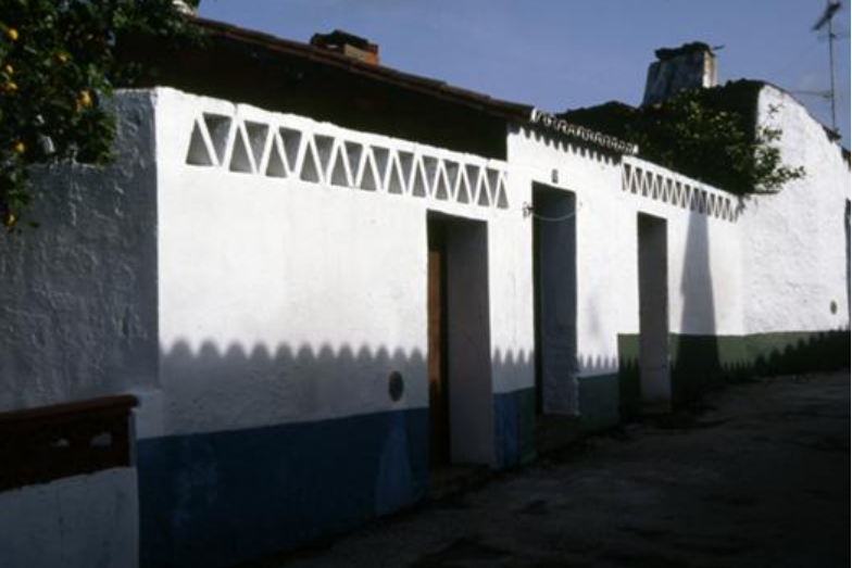 Street of Behind (Old village of Luz – 2002) – Author: Benjamim Pereira