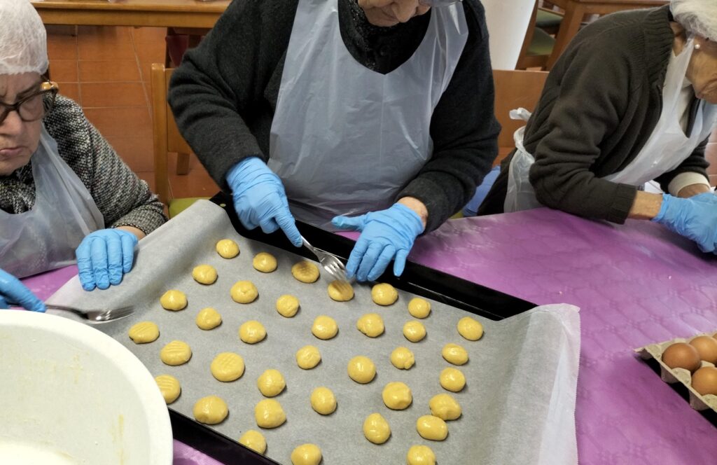 Fabrico de bolachas – atividade com os lares de Luz, Granja e Mourão – Março/Abril