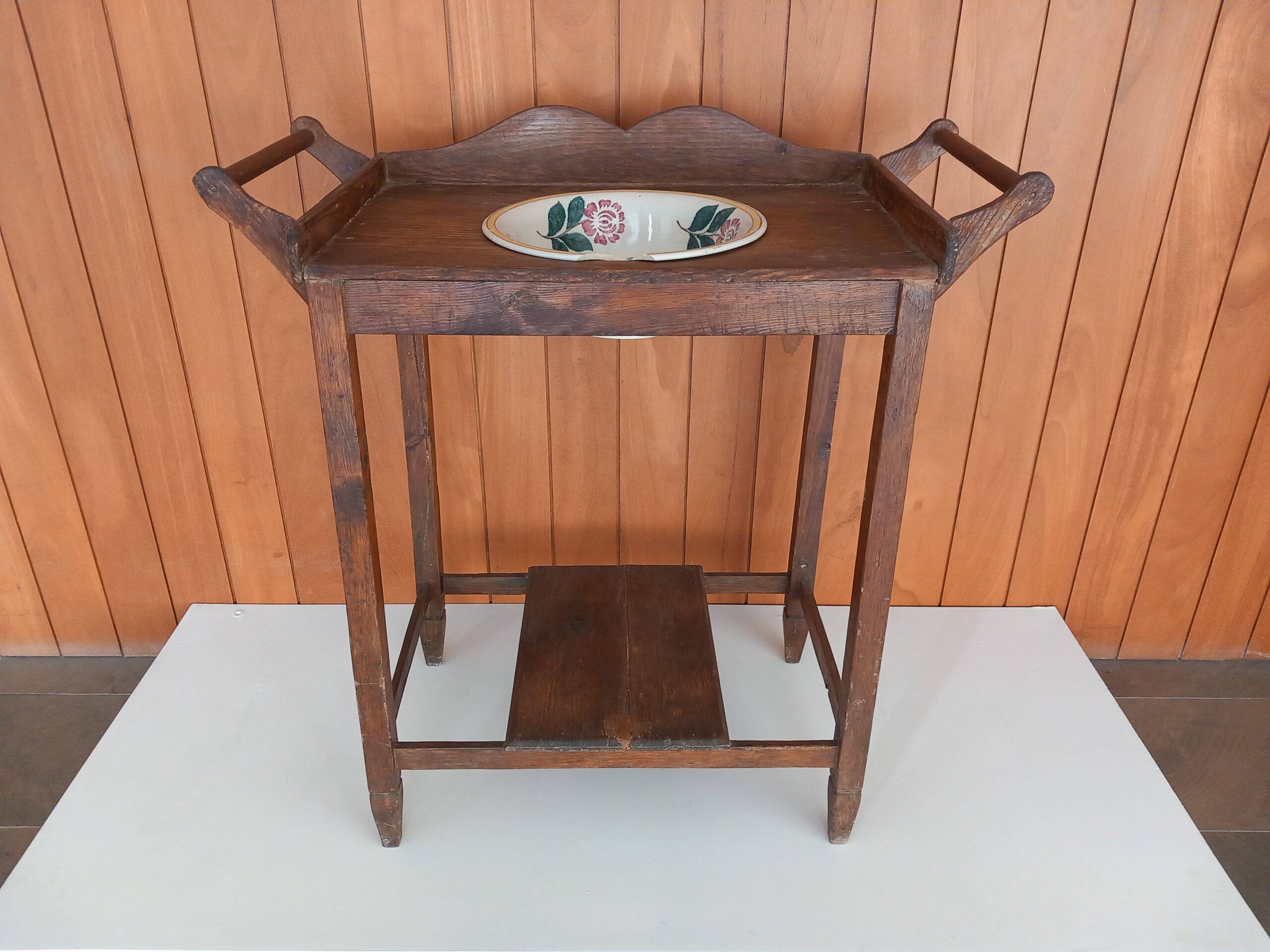 Washbasin and basin – Object of the month for March 2024